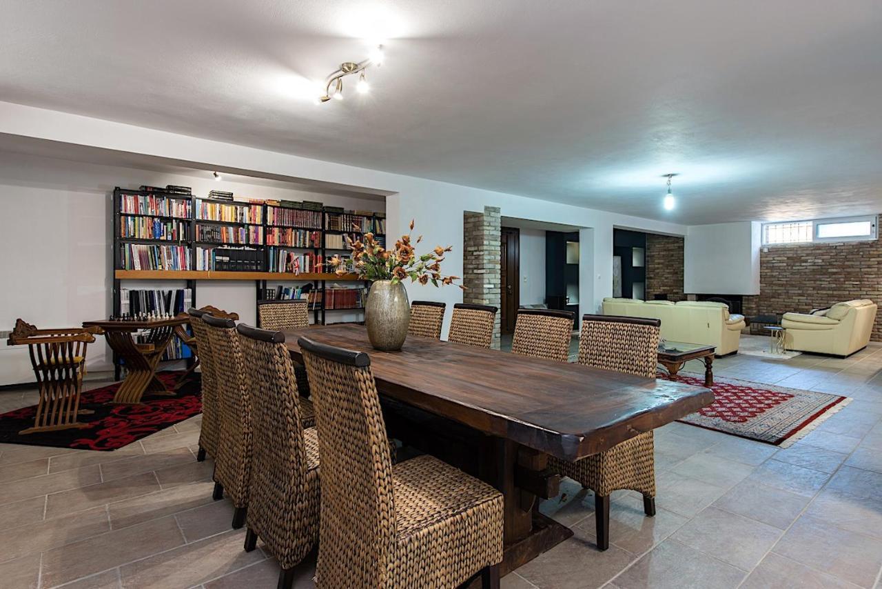 Noulia Villa *